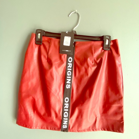 Red skirt - Picture 1 of 2